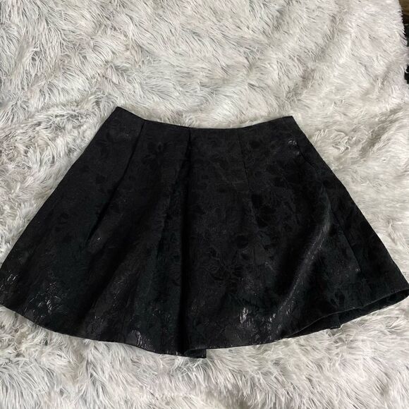 DKNYC Black Shiny Pleated Mini Skirt - Picture 3 of 6